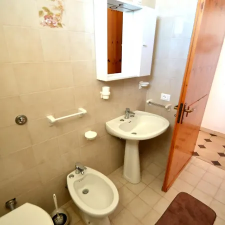 Apartment Air-conditioned Yoko For 5 Guests San Foca