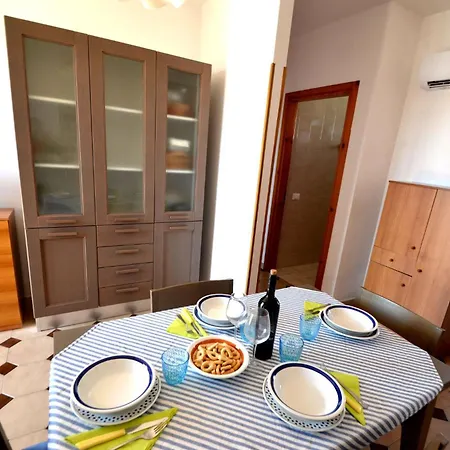 Air-conditioned Yoko For 5 Guests Appartement San Foca